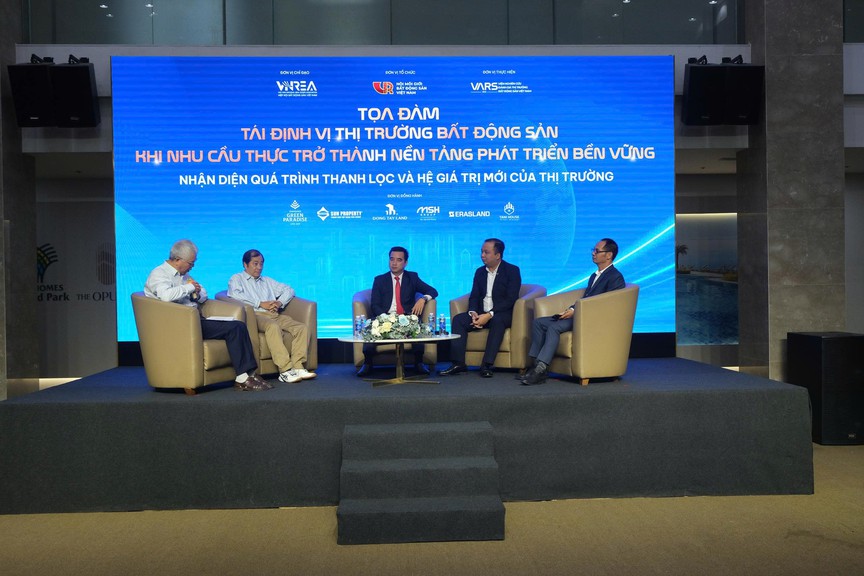 Hết thời "đón sóng": Dòng tiền bất động sản chuyển hướng sang tài sản có giá trị thực - Ảnh 1.