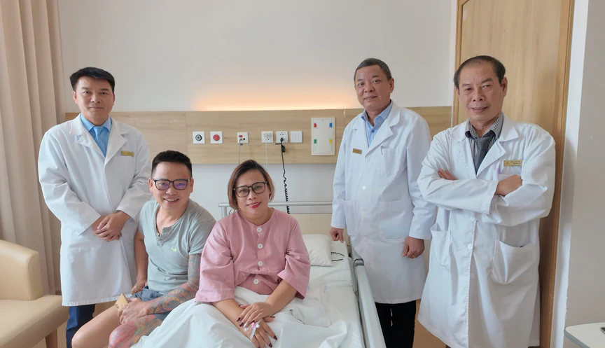 Vinmec Đà Nẵng mổ cấp cứu loại bỏ khối u buồng trứng khổng lồ cho bệnh nhân suy thận - Ảnh 2.
