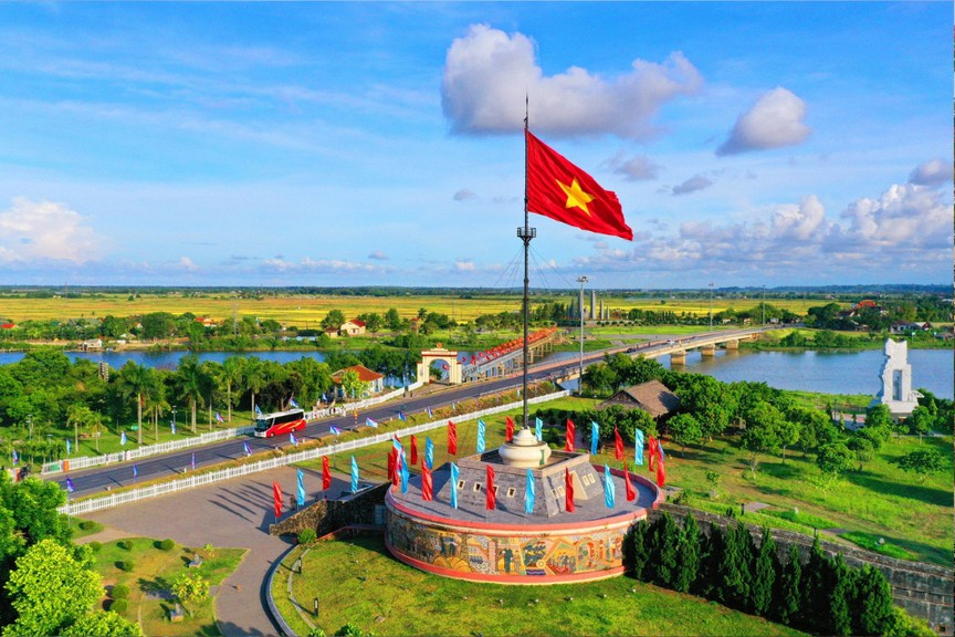Chỉ còn 1 tháng, Việt Nam lần đầu tiên có đường bay thẳng kết nối 2 trung tâm du lịch của miền Trung - Ảnh 1.