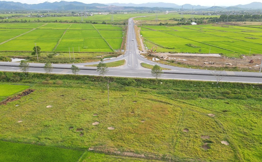 Sắp xây dựng tuyến đường trăm tỷ kết nối đến khu du lịch biển nổi tiếng miền Trung - Ảnh 1.