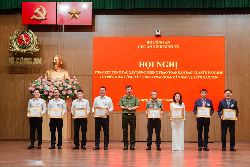 SeABank được Bộ Công an tặng Bằng khen về công tác bảo vệ an ninh Tổ quốc - Ảnh 2.