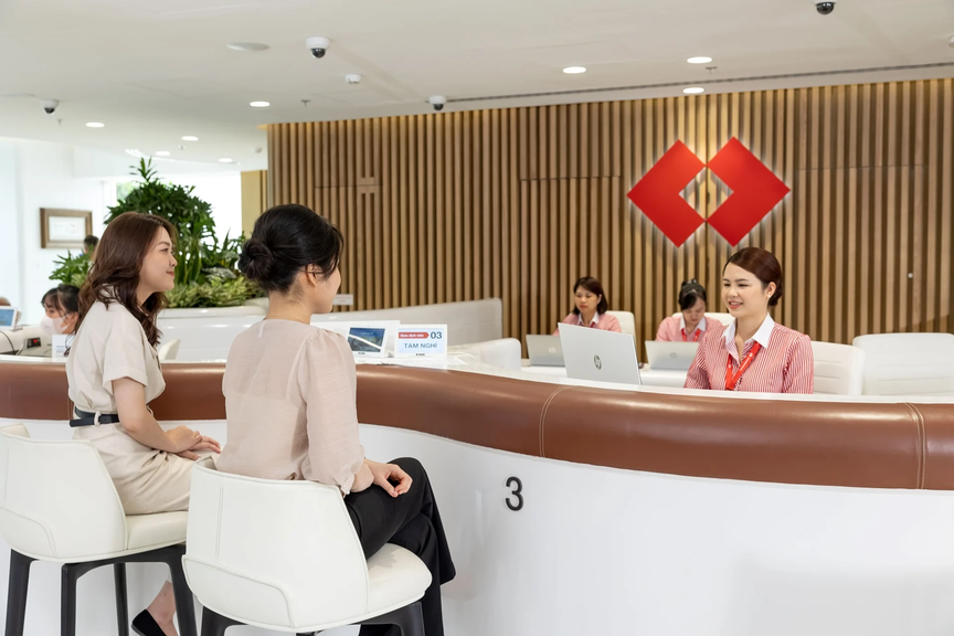 Techcombank lập kỷ lục lợi nhuận quý II, lãi 18.500 tỷ đồng sau 6 tháng - Ảnh 2.