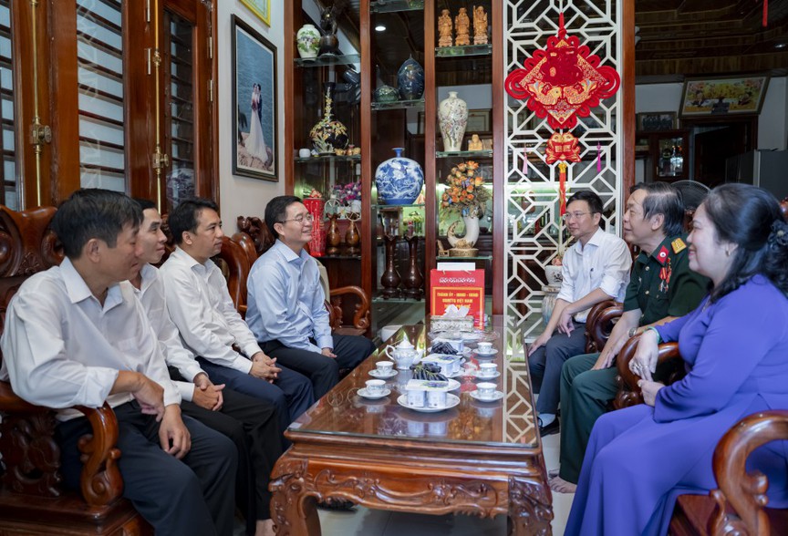 TP. Huế: Thăm, tặng quà người có công nhân kỷ niệm 79 năm Ngày Thương binh - Liệt sĩ - Ảnh 2.