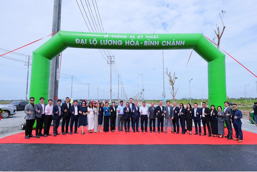 Đại lộ Lương Hòa - Bình Chánh chính thức thông xe, cửa ngõ phía Tây TP.HCM tăng sức hút - Ảnh 4.