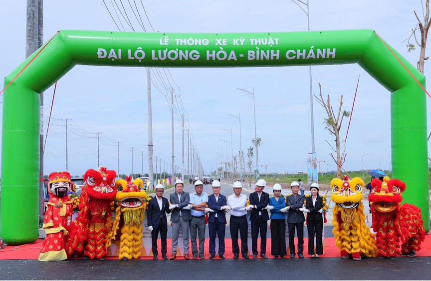 Đại lộ Lương Hòa - Bình Chánh chính thức thông xe, cửa ngõ phía Tây TP.HCM tăng sức hút - Ảnh 3.