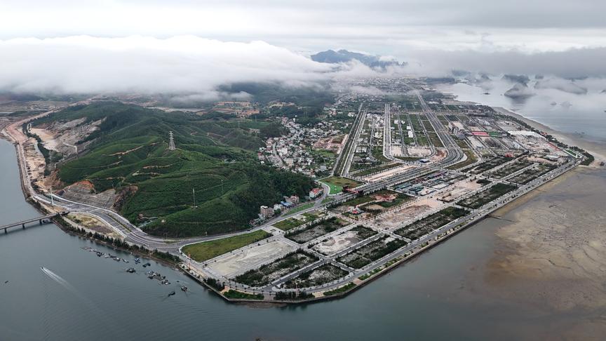Quảng Ninh: Đầu tư Đô thị du lịch ven biển thế hệ mới tại Vân Đồn - Ảnh 1.