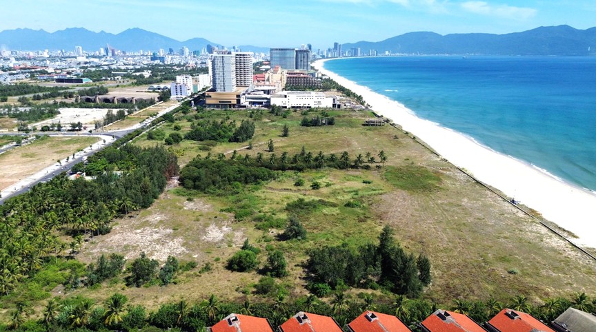 Nhếch nhác tuyến đường tỉ đô  Kỳ 1: Những "vết sẹo" trên mặt tiền thành phố mới  - Ảnh 3.