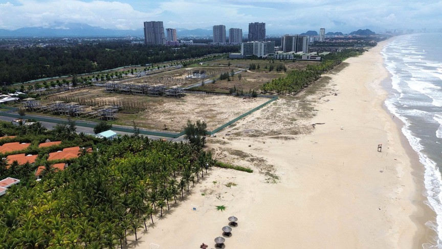 Nhếch nhác tuyến đường tỉ đô  Kỳ 1: Những "vết sẹo" trên mặt tiền thành phố mới  - Ảnh 5.