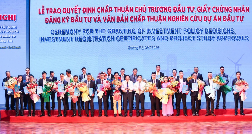 Quảng Trị trao quyết định đầu tư cho loạt dự án quy mô gần 195.000 tỷ, Sun Group và Sơn Hải góp mặt - Ảnh 1.