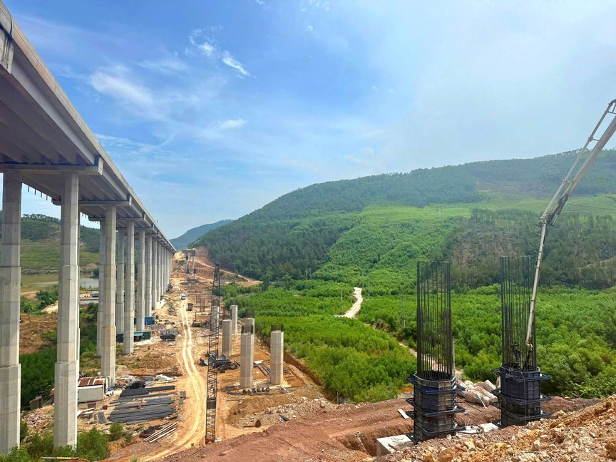 Hầm xuyên núi 2.100 tỷ có địa chất phức tạp nhất cao tốc Bắc - Nam nỗ lực về đích - Ảnh 1.