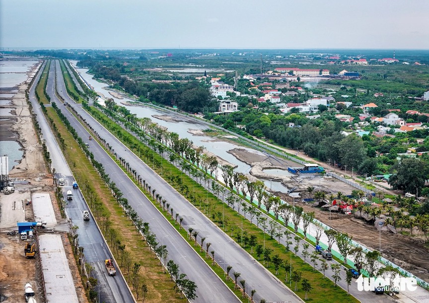 Từ vùng biển hoang sơ đến đại công trường thi công thần tốc: Siêu đô thị lấn biển gần 10 tỷ USD lớn nhất Việt Nam của Vingroup đang dần lộ diện - Ảnh 4.