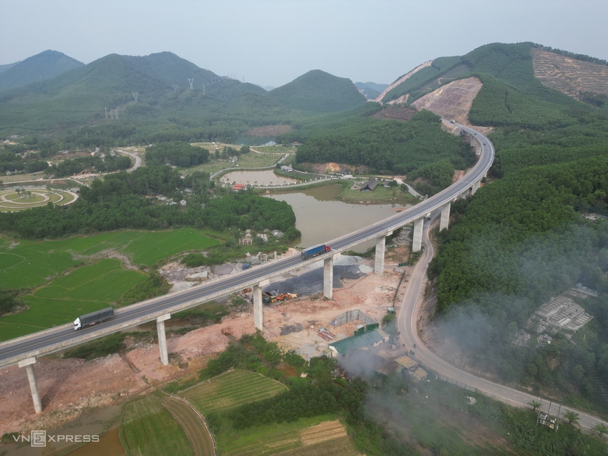 Chỉ vài giờ nữa, Việt Nam sẽ tạm dừng khai thác đoạn tuyến cao tốc quan trọng bậc nhất miền Trung vào ban đêm - Ảnh 1.