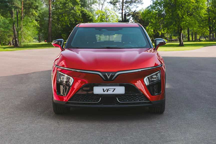 VinFast VF 7 - Chiếc C-SUV “cân” đa địa hình, xóa tan mệt mỏi trên những hành trình xa - Ảnh 1.