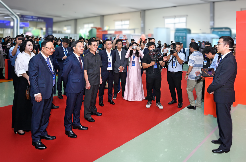SHB SAHA Shop gây ấn tượng tại sự kiện Chuyển đổi số ngành Ngân hàng 2026 - Ảnh 1.