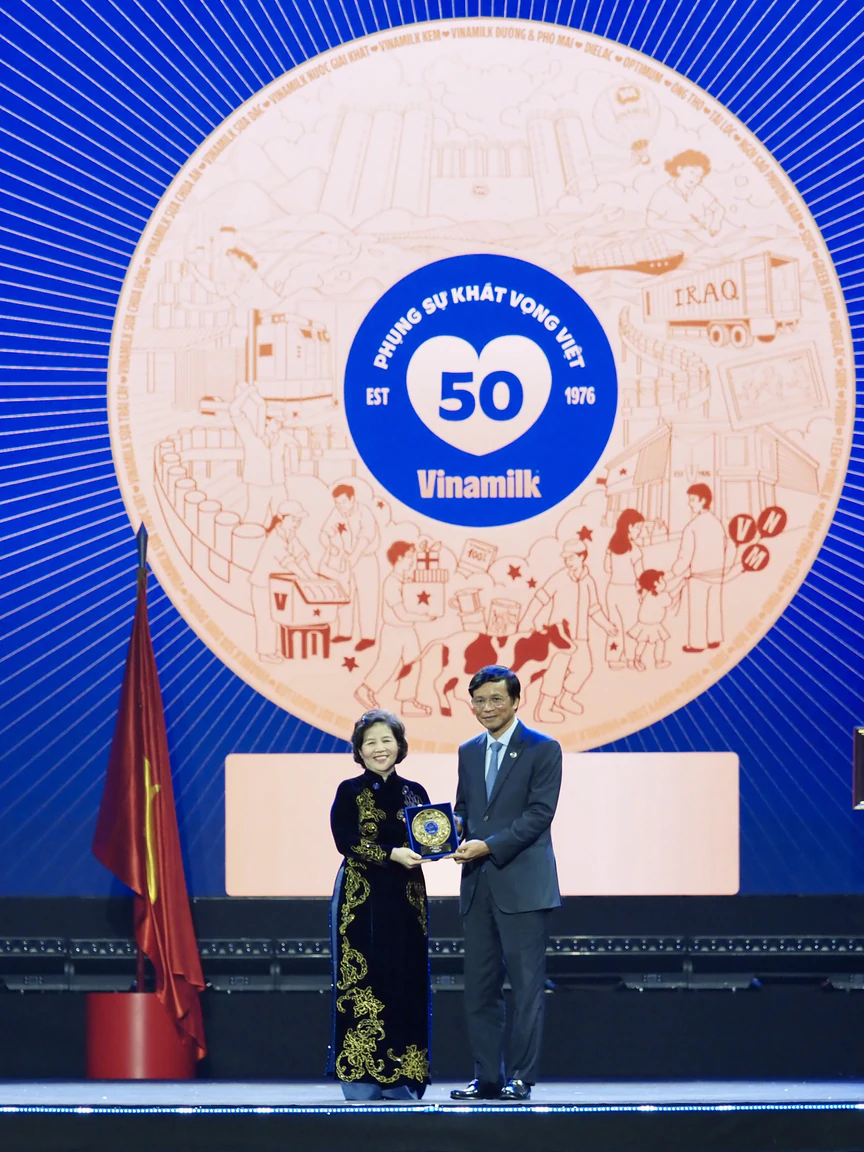 Sau danh hiệu anh hùng lao động, Vinamilk tiếp tục đón nhận huân chương độc lập hạng nhất - Ảnh 4.