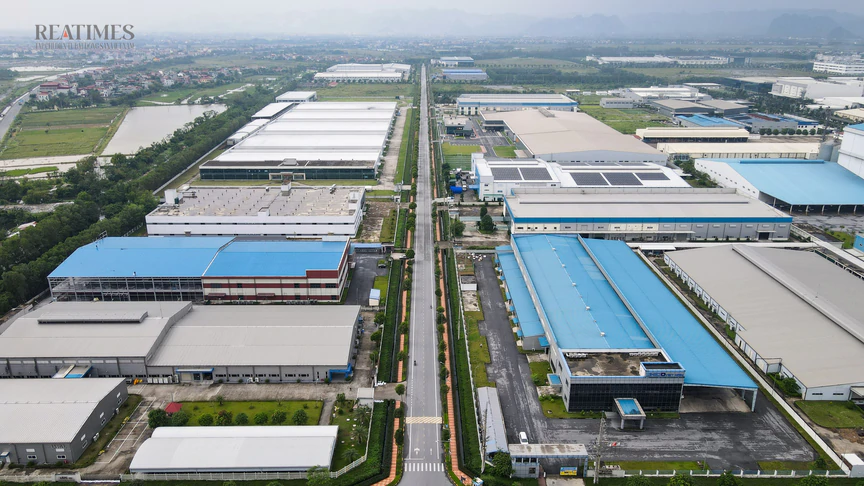 Nhóm bất động sản công nghiệp phân hóa mạnh, BCM kéo lợi nhuận quý 2 giảm sâu - Ảnh 1.