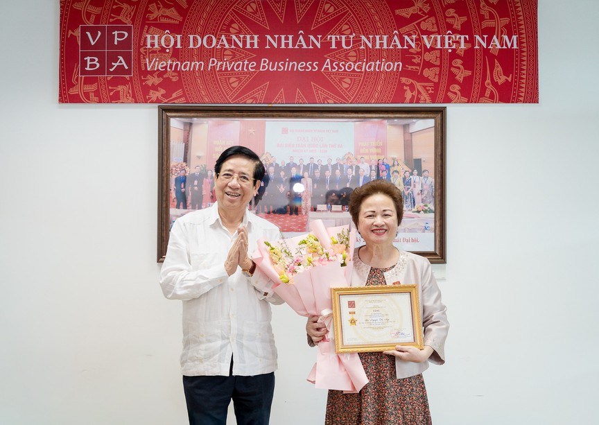 Anh hùng Lao động Nguyễn Thị Nga được bầu làm Chủ tịch Hội Doanh nhân Tư nhân Việt Nam - Ảnh 2.