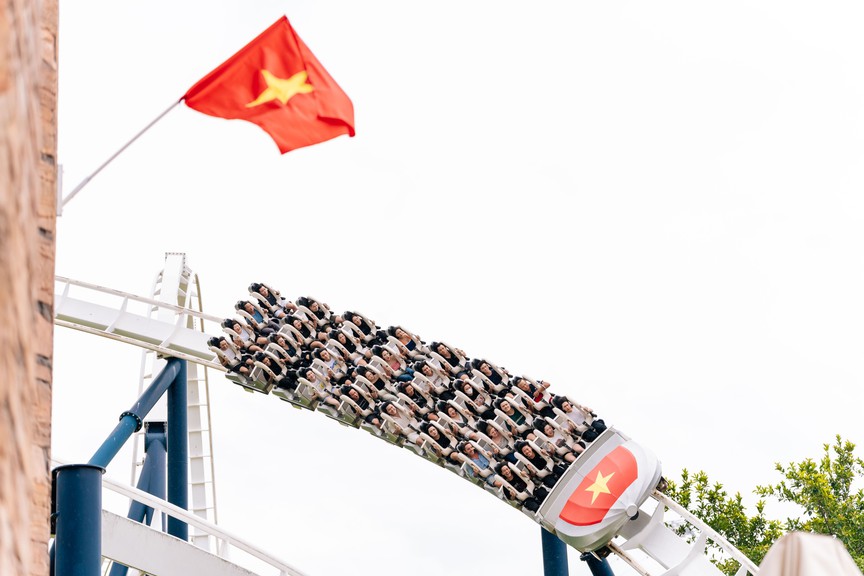Du khách “kín lịch” chơi lễ Quốc khánh đầu tiên của thành phố Quảng Ninh- Ảnh 3.