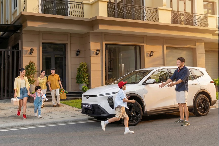Điện thoại trở thành "trợ lý điều phối" VF MPV 7 cho cả gia đình- Ảnh 1.