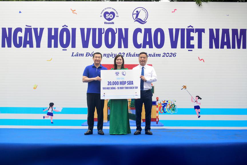 Trẻ em vùng cao lần đầu nhìn thấy "phiên bản tương lai" của chính mình qua AI- Ảnh 2.