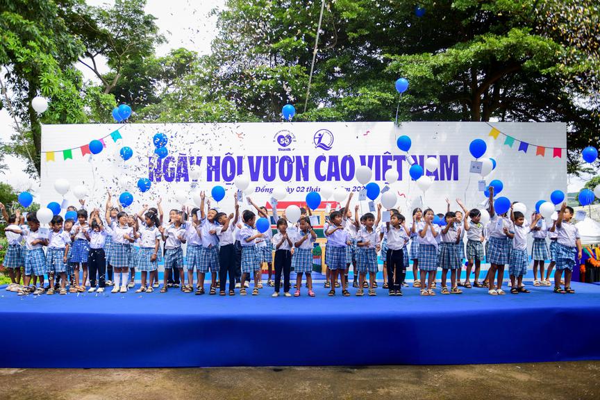 Trẻ em vùng cao lần đầu nhìn thấy "phiên bản tương lai" của chính mình qua AI- Ảnh 6.