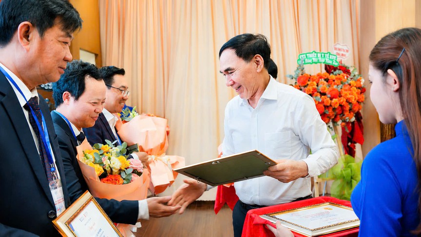 Bệnh viện Đại học Quốc tế Hồng Bàng phối hợp Trường Đại học Quốc tế Hồng Bàng tổ chức hội thảo khoa học: “Cập nhật nội soi tiêu hóa chẩn đoán và can thiệp”  - Ảnh 2.