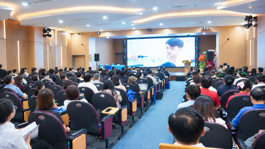 Bệnh viện Đại học Quốc tế Hồng Bàng phối hợp Trường Đại học Quốc tế Hồng Bàng tổ chức hội thảo khoa học: “Cập nhật nội soi tiêu hóa chẩn đoán và can thiệp”  - Ảnh 1.