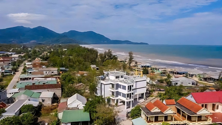 TP. Huế: Thống nhất phương án tháo dỡ công trình lấn chiếm hành lang bờ biển - Ảnh 1.