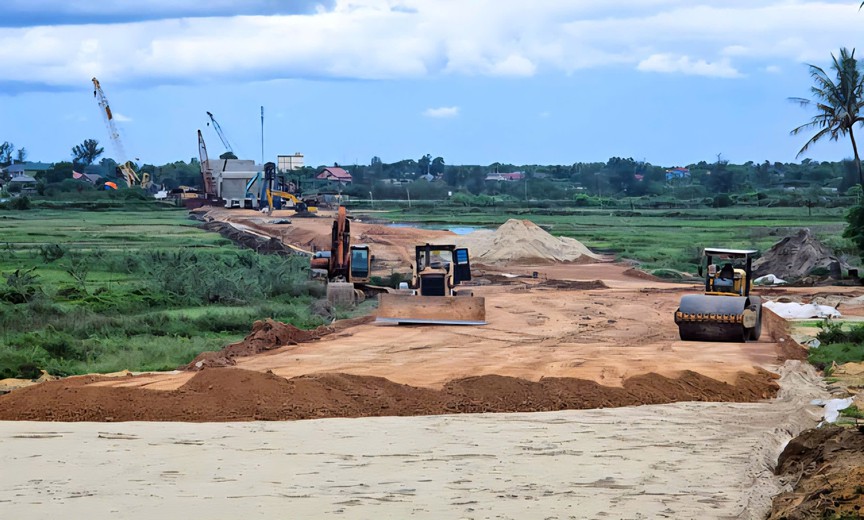 Quảng Trị: Đẩy mạnh tiến độ dự án đường ven biển phía Nam tỉnh - Ảnh 1.