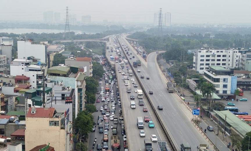 Đề xuất bỏ làn dừng khẩn cấp trên tuyến đường cao tốc đô thị đầu tiên Việt Nam - Ảnh 1.