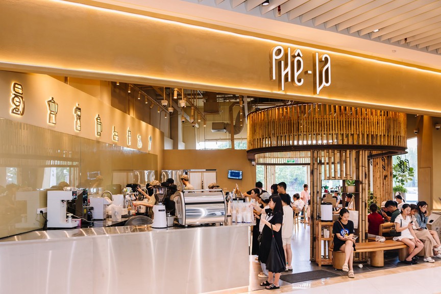 Một TTTM chỉ mới khai trương 3 ngày đã hút hơn 20 triệu lượt xem, có màn cầu hôn gây bão mạng xã hội - Ảnh 9.