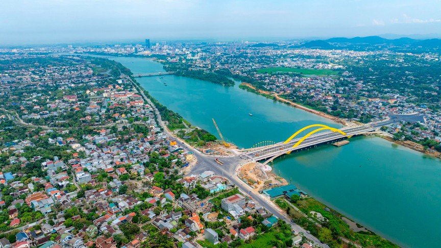 TP Huế: Tiếp tục thi công đảm bảo tiến độ dự án mở rộng đường Nguyễn Hoàng - Ảnh 1.