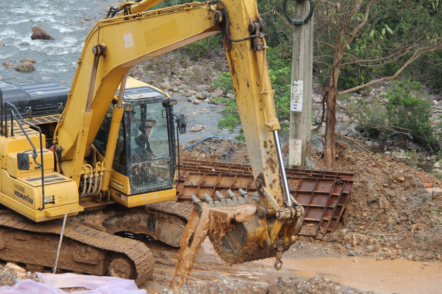 Cao tốc La Sơn – Hòa Liên: Nhiều điểm sạt lở vẫn chờ mặt bằng  - Ảnh 9.