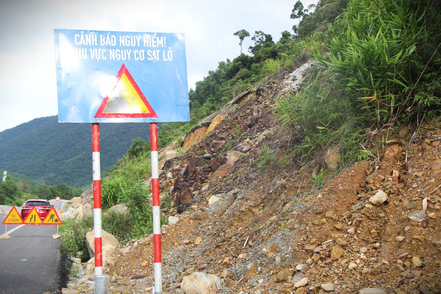 Cao tốc La Sơn – Hòa Liên: Nhiều điểm sạt lở vẫn chờ mặt bằng  - Ảnh 8.