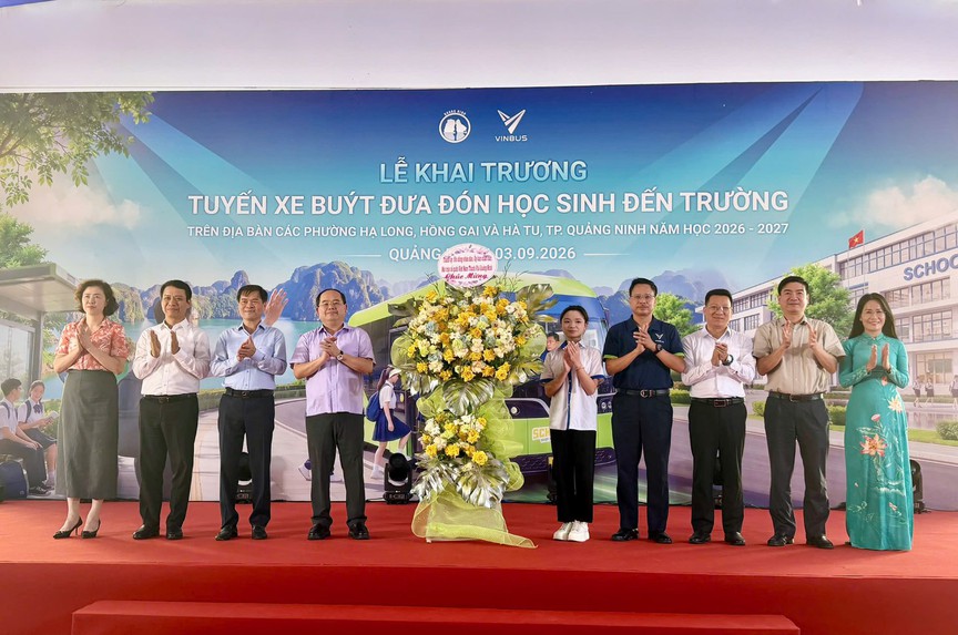Quảng Ninh triển khai xe bus điện miễn phí đưa đón học sinh đến trường - Ảnh 1.