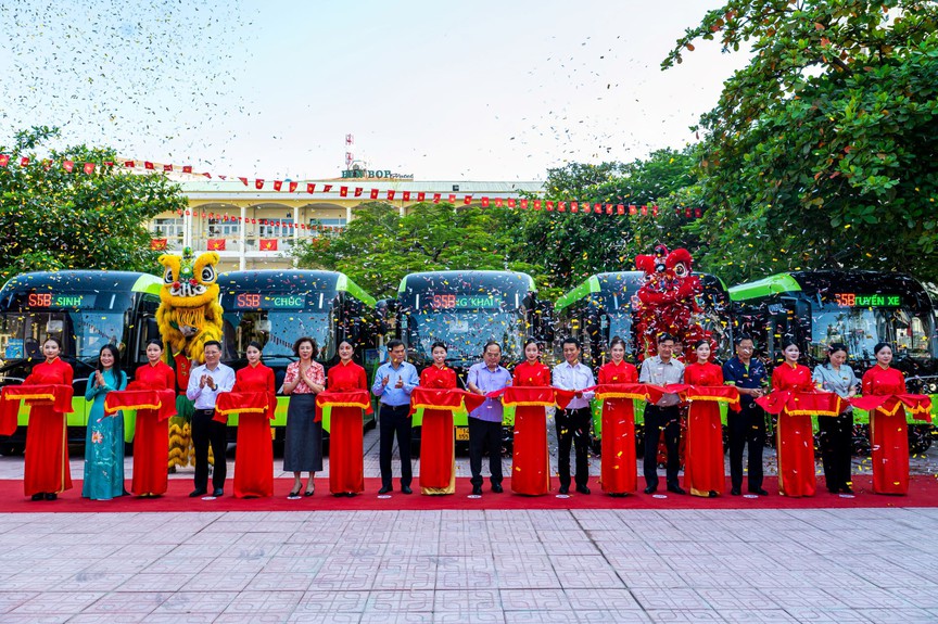 Quảng Ninh triển khai xe bus điện miễn phí đưa đón học sinh đến trường - Ảnh 2.