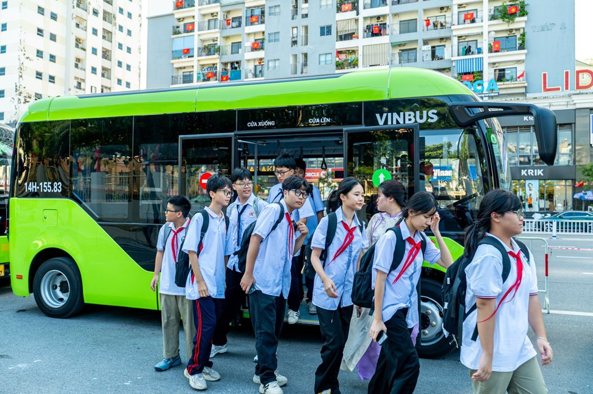 Quảng Ninh triển khai xe bus điện miễn phí đưa đón học sinh đến trường - Ảnh 3.