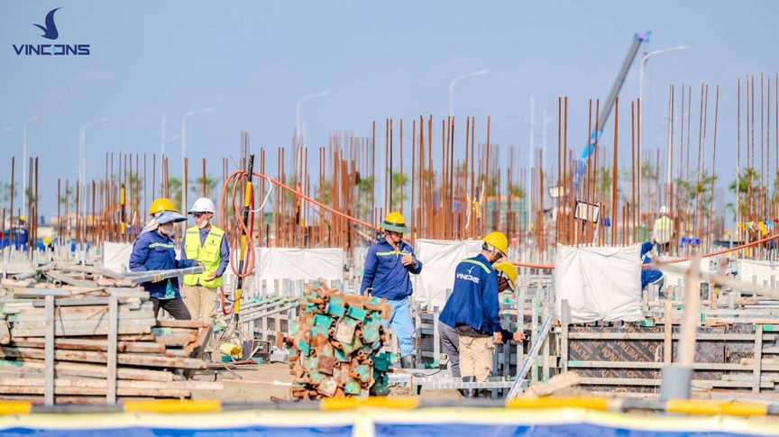 VinCons chọn "lối đi khó" xây dựng lực lượng cơ hữu 200.000 người để đi đường xa - Ảnh 1.