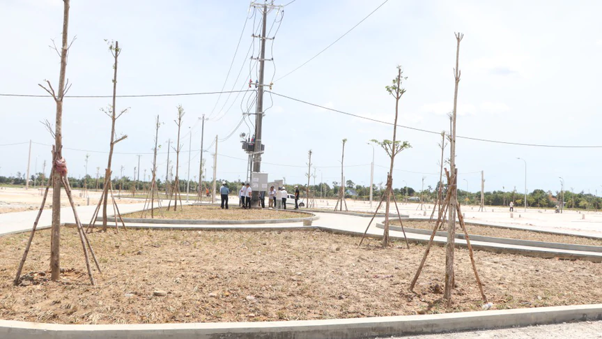 TP. Huế: Bàn giao hạ tầng kỹ thuật Khu tái định cư Phú Gia phục vụ dự án đường sắt tốc độ cao Bắc – Nam - Ảnh 2.