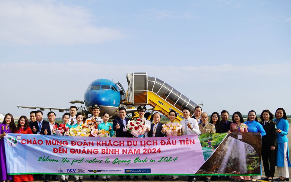 Quảng Bình: Đón đoàn khách du lịch đầu tiên bằng đường hàng không trong năm 2024