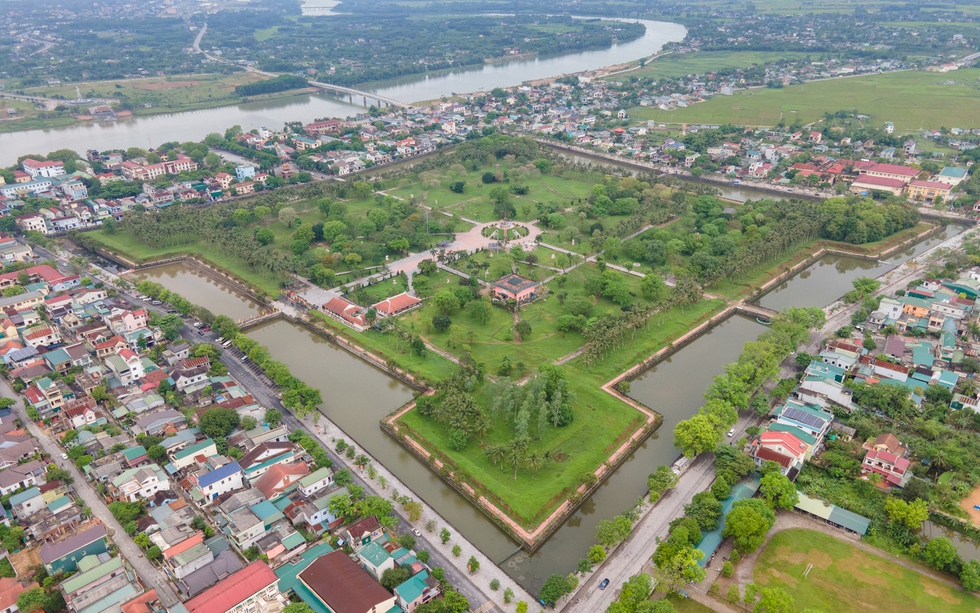 Liên doanh Cảng Quốc tế Mỹ Thuỷ đề xuất hàng loạt dự án tại tỉnh là giao điểm 2 miền Bắc - Nam