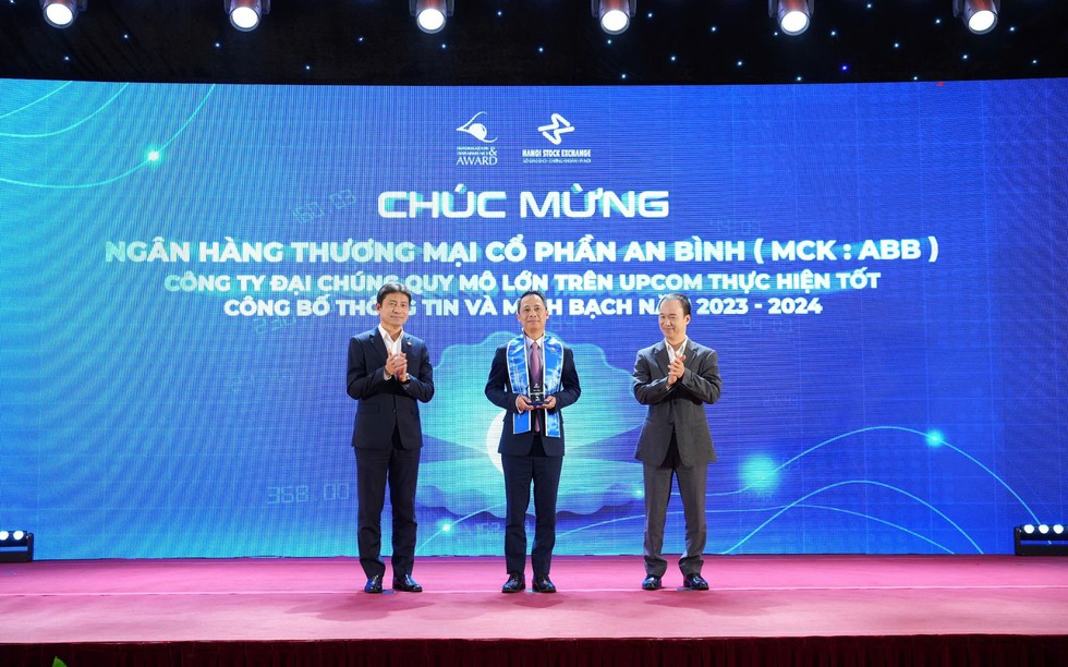 ABBANK nhận Giải Tôn vinh doanh nghiệp thực hiện tốt công bố thông tin, minh bạch