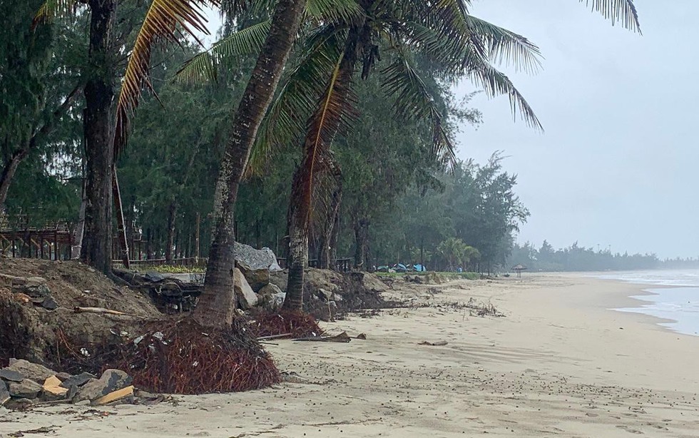 Bãi biển nổi tiếng ở Đà Nẵng lọt top đẹp nhất châu Á bất ngờ bị sạt lở