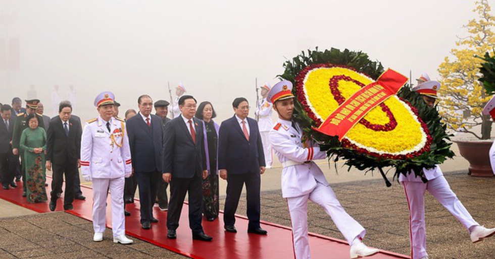 Lãnh đạo Đảng, Nhà nước vào Lăng viếng Chủ tịch Hồ Chí Minh nhân ngày thành lập Đảng