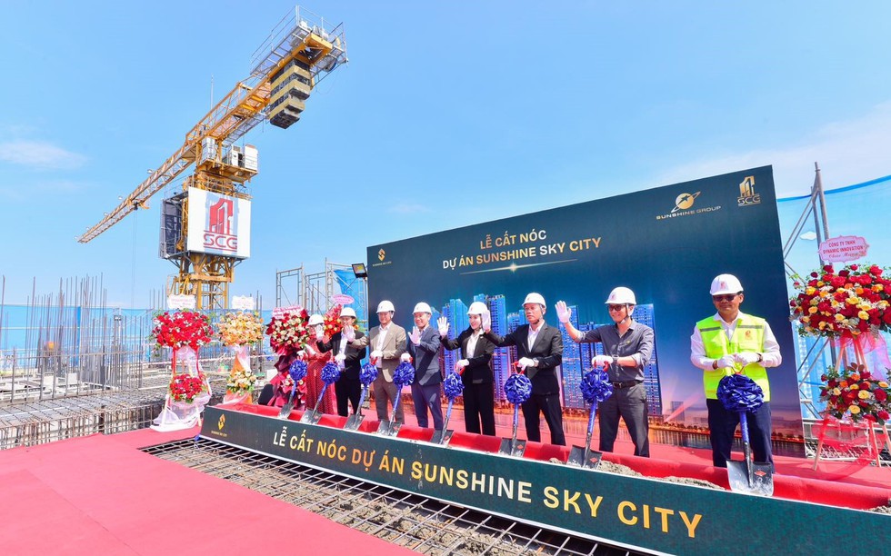 Tổ hợp căn hộ “chuẩn khách sạn ven sông Sài Gòn” - Sunshine Sky City cất nóc toà S4