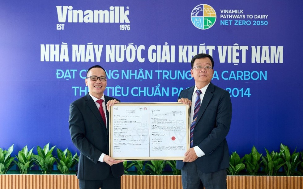 Vinamilk có thêm 1 nhà máy đạt chứng nhận trung hoa carbon, đẩy manh "xanh hóa" sản xuất