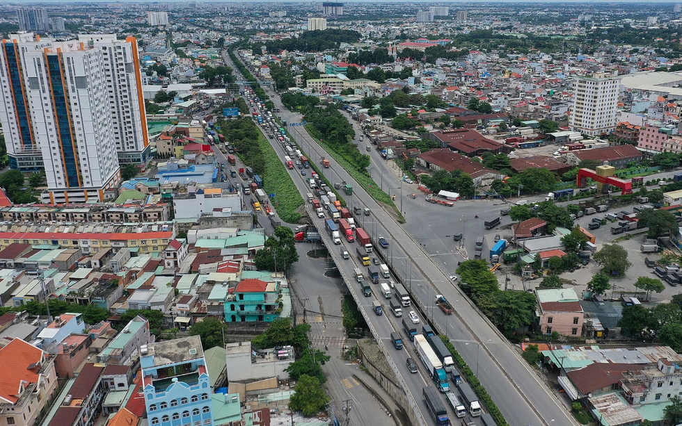 Bình Dương: Căn hộ ra hàng ồ ạt, nhiều dự án giao nhà vẫn "chất đống" hàng tồn kho