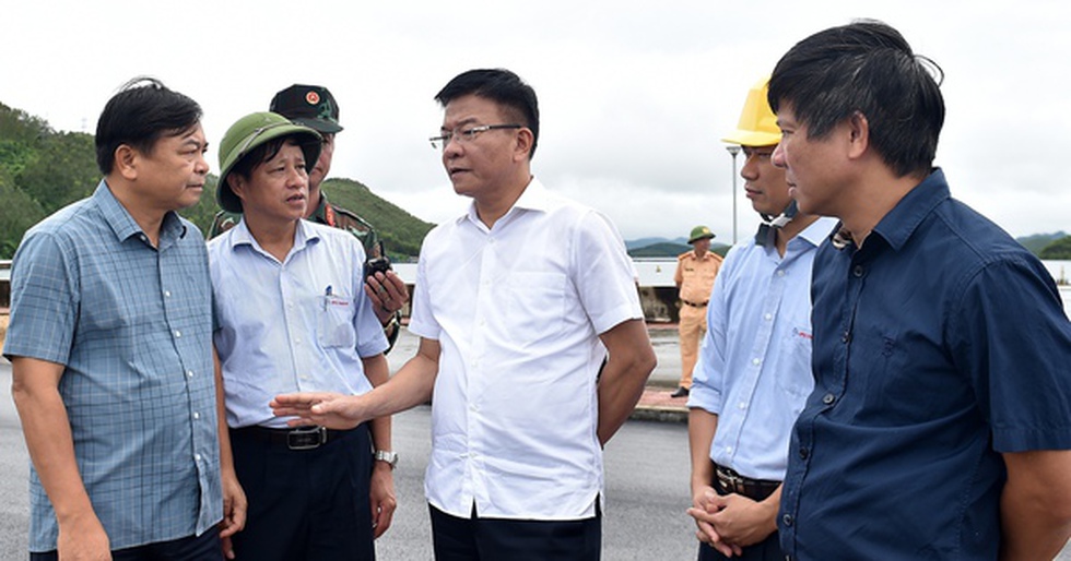 Phó Thủ tướng Lê Thành Long kiểm tra tình hình hồ thủy điện Thác Bà