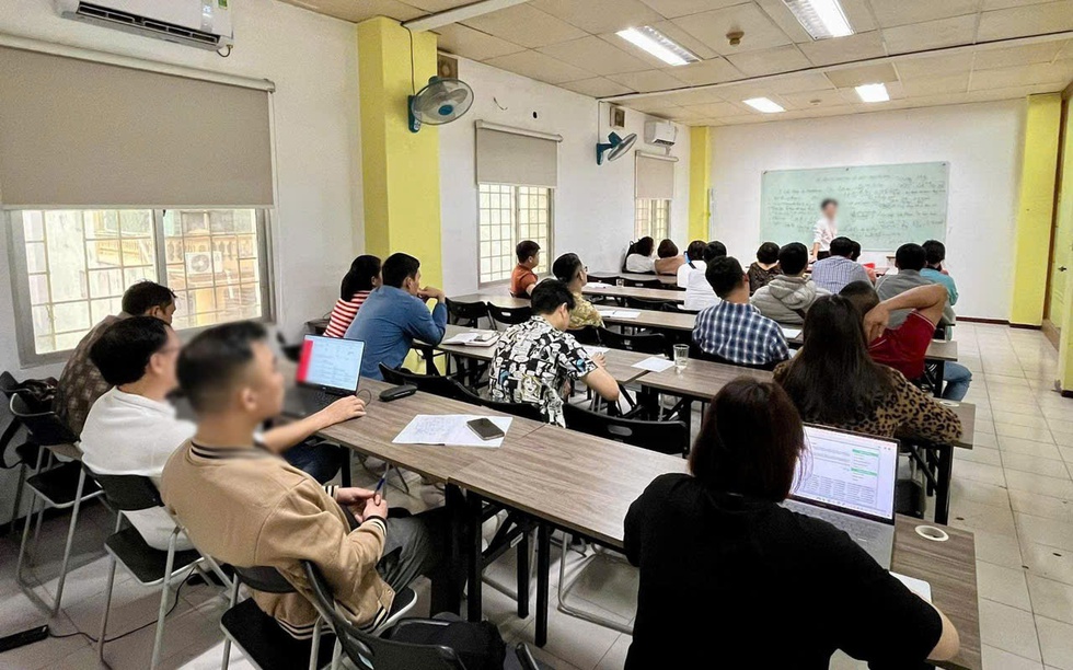 Muôn kiểu chiêu trò trong "lò" đào tạo môi giới bất động sản