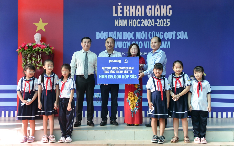 Học sinh Bến Tre đón ngày khai giảng đặc biệt cùng Vinamilk và Quỹ sữa vươn cao Việt Nam